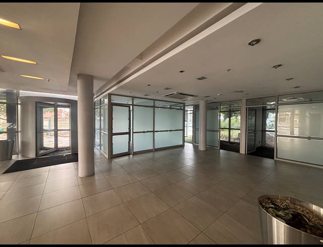 7,143M² BUSINESS CENTRE TO LET IN EDGEMEAD